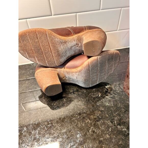 Clarks Carleta Lyon Women's Leather‎ Block Heel Ankle Boots Booties Brown SZ 7.5 - Picture 9 of 10